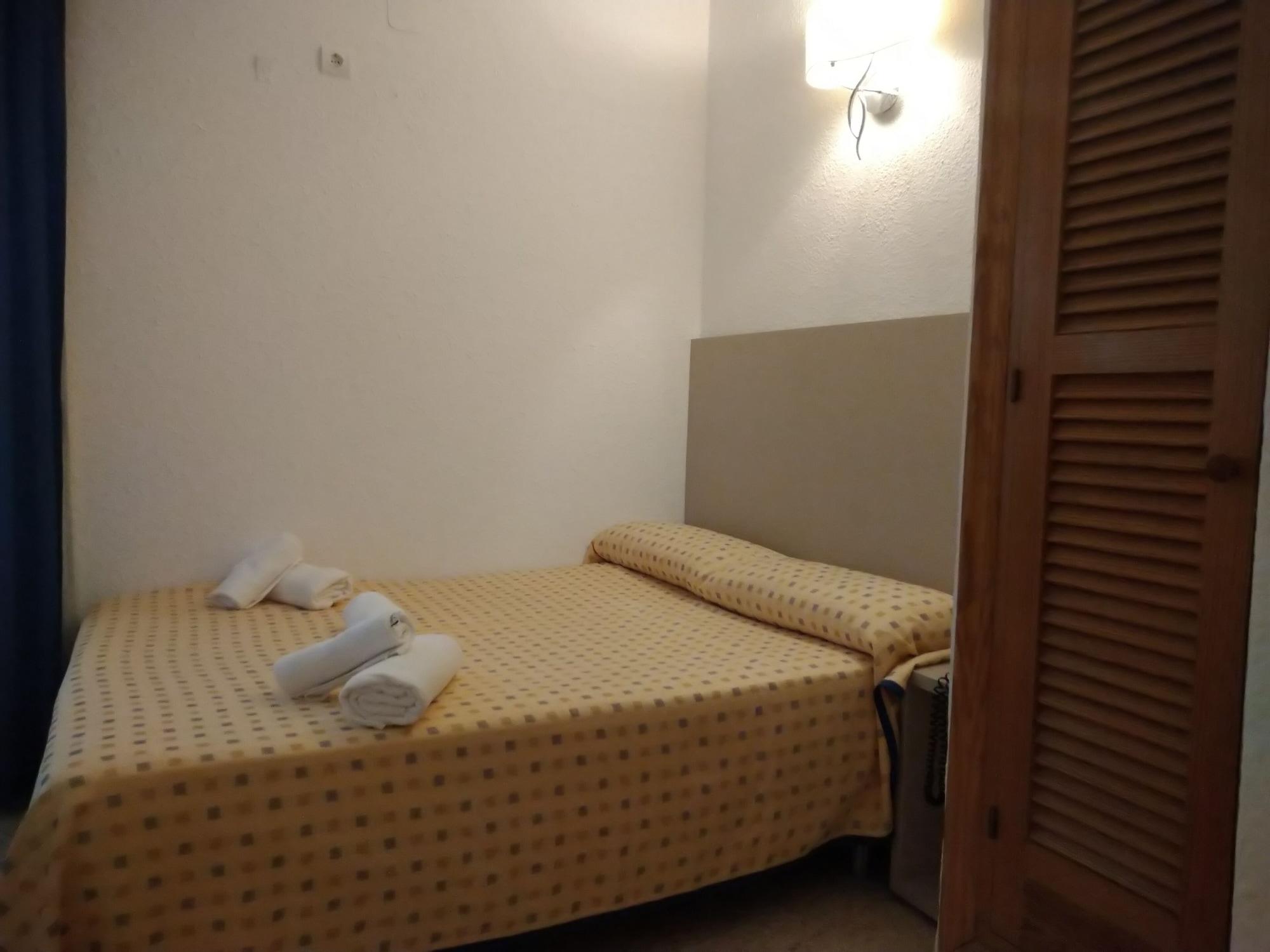 Hotel Roca Bella Es Pujols Εξωτερικό φωτογραφία