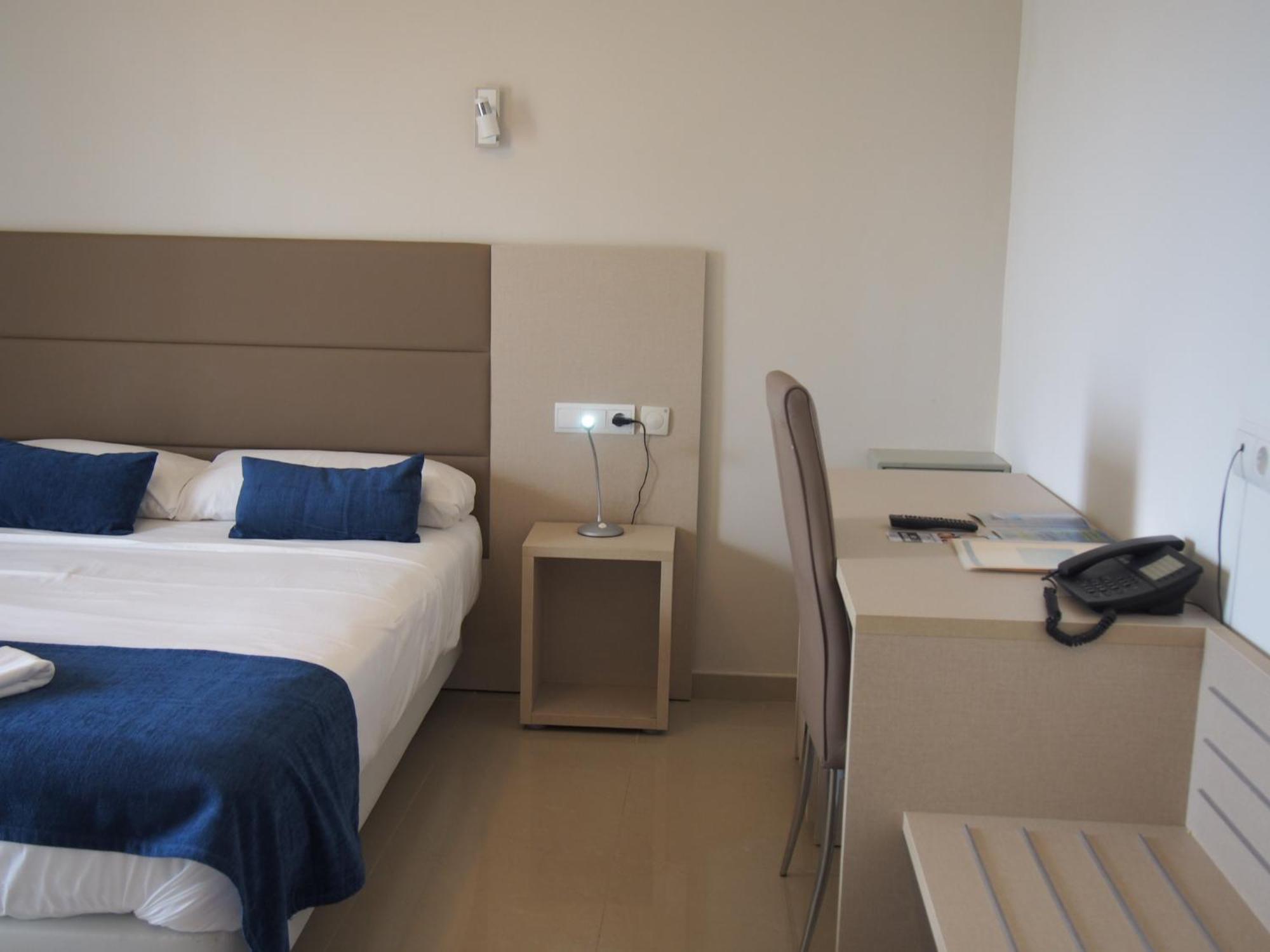 Hotel Roca Bella Es Pujols Εξωτερικό φωτογραφία