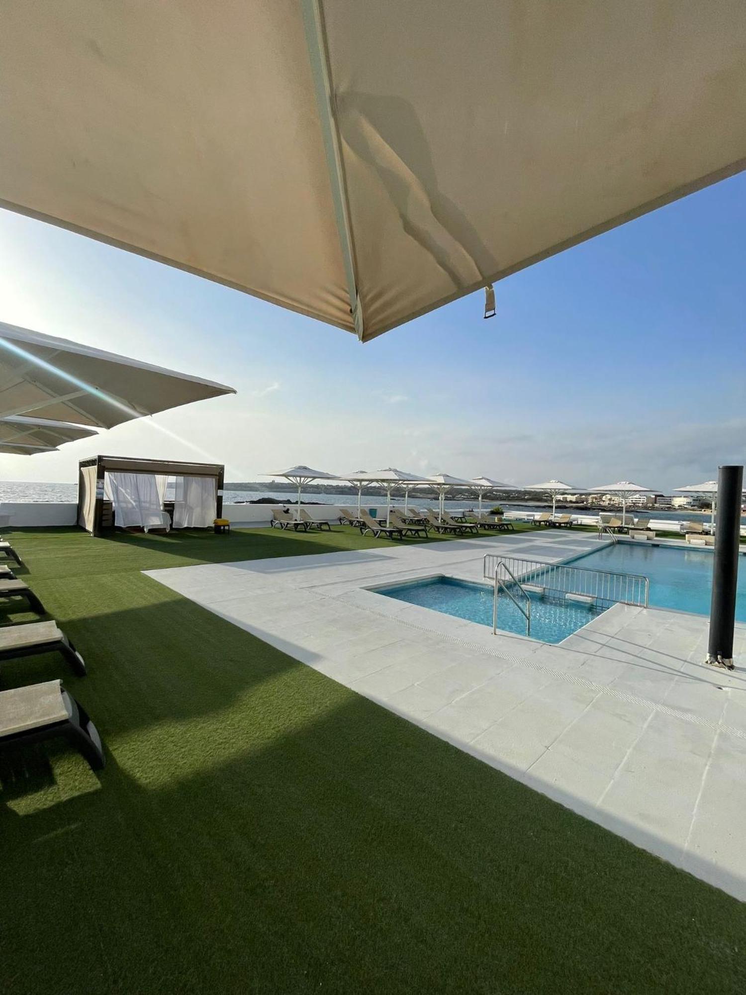 Hotel Roca Bella Es Pujols Εξωτερικό φωτογραφία