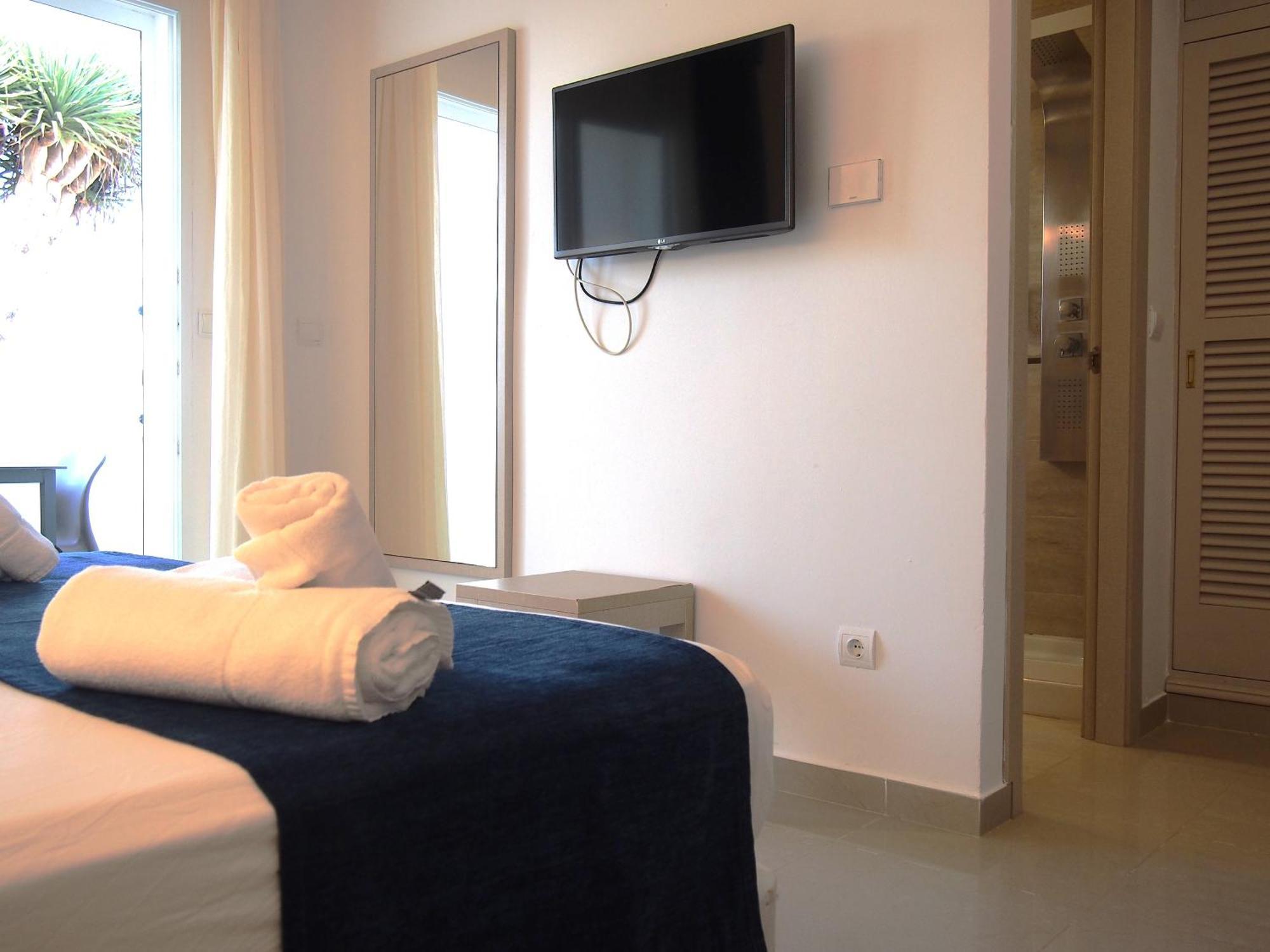 Hotel Roca Bella Es Pujols Εξωτερικό φωτογραφία