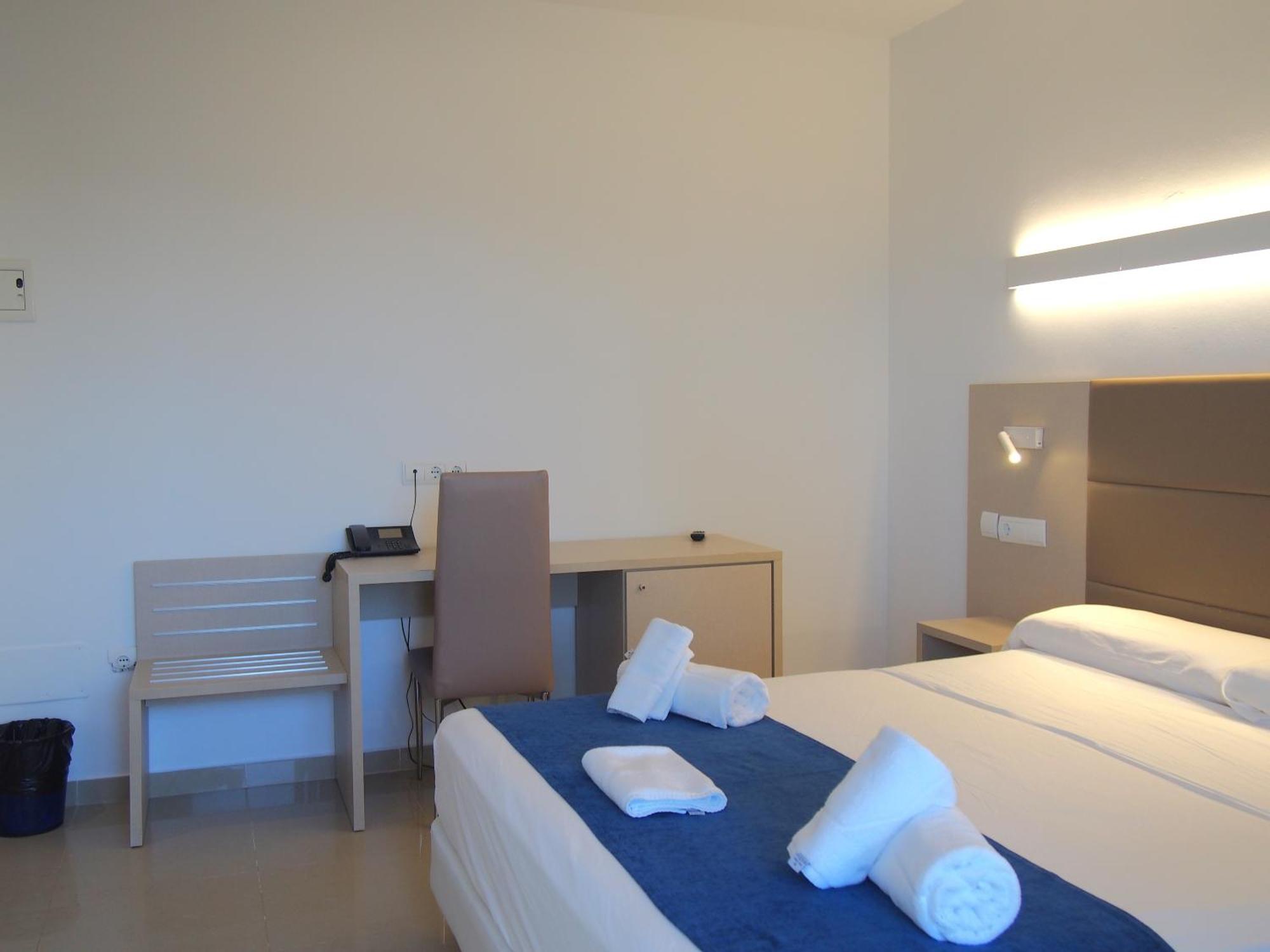 Hotel Roca Bella Es Pujols Εξωτερικό φωτογραφία