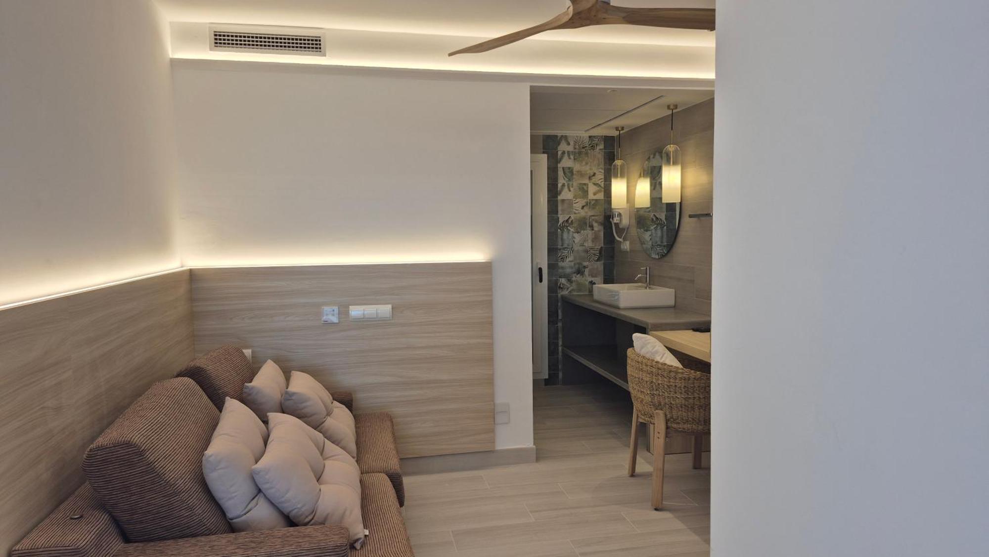 Hotel Roca Bella Es Pujols Εξωτερικό φωτογραφία