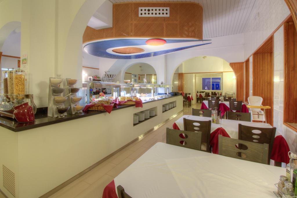 Hotel Roca Bella Es Pujols Εξωτερικό φωτογραφία